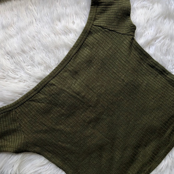 SOLD | Me to We | Off the Shoulder Crop Top - Picture 3 of 4